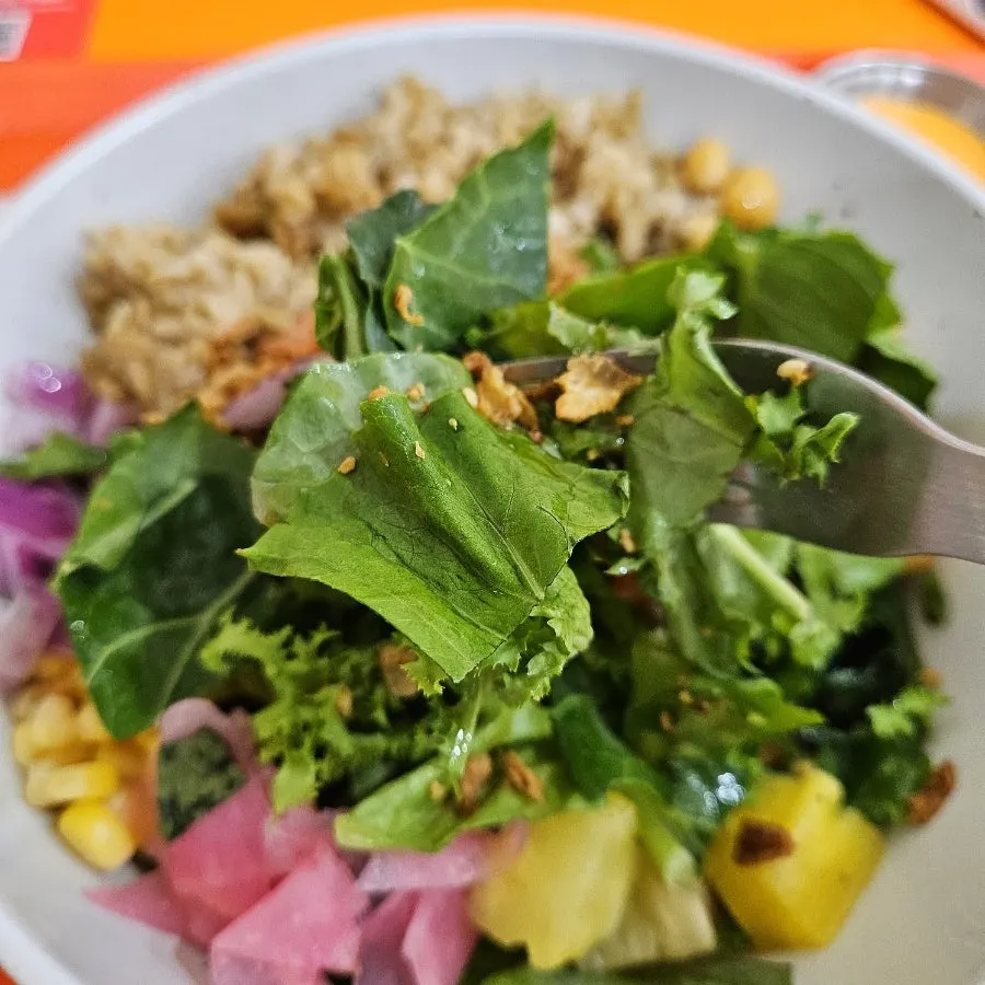 Poke salad with crisp, fresh vegetables