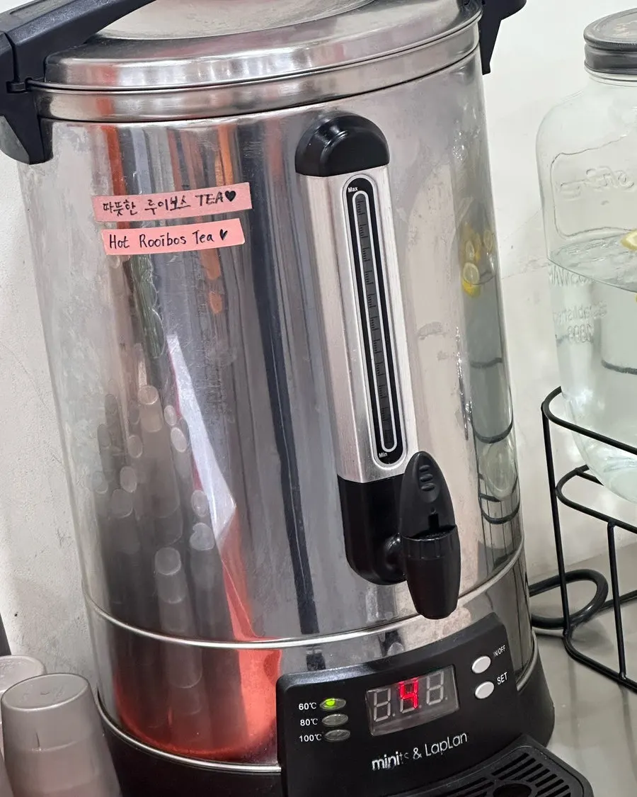 Self-serve items available at Ola Poke Gangnam