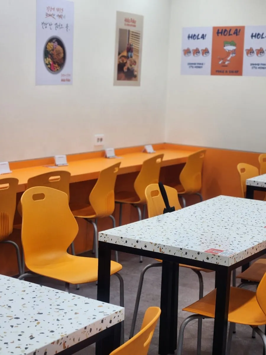 Clean, stylishly decorated interior of Ola Poke Gangnam