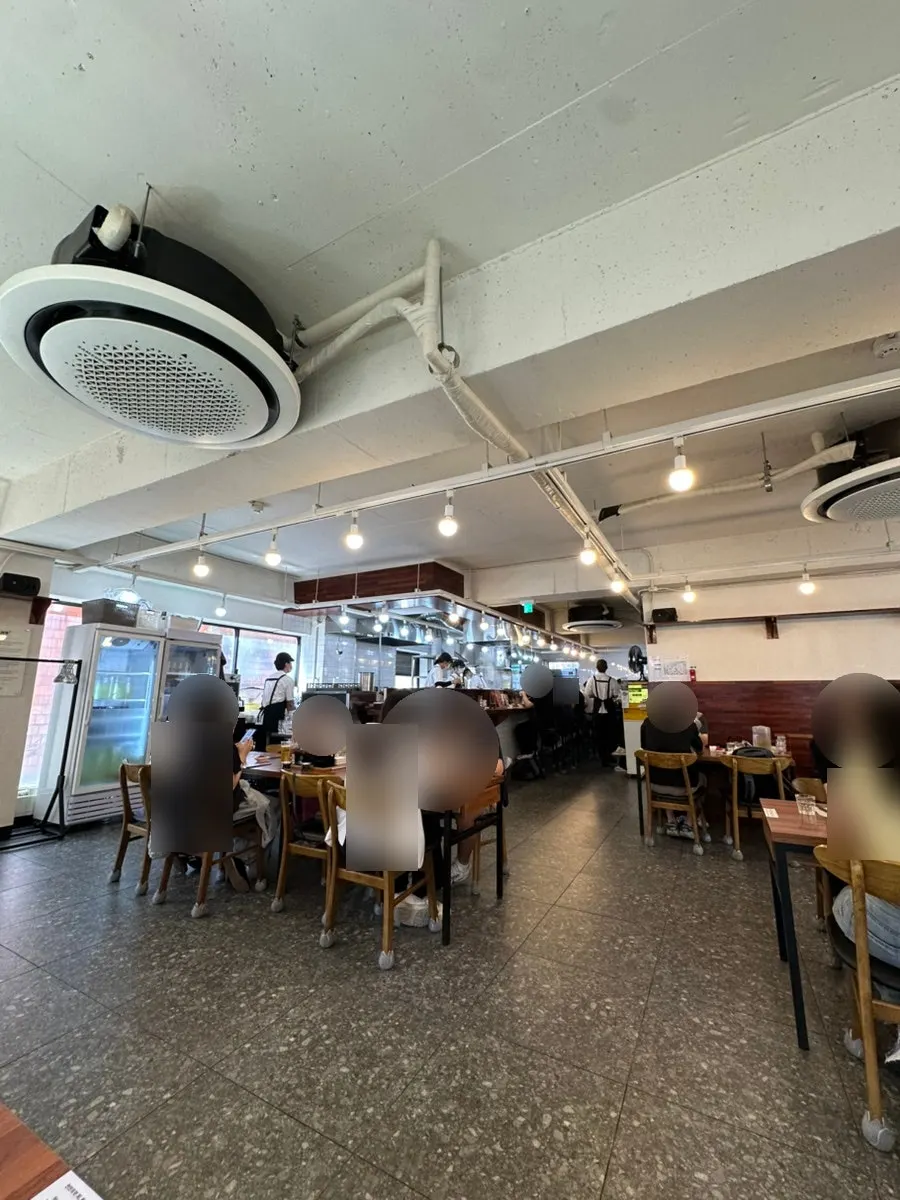 Counter seats for solo diners