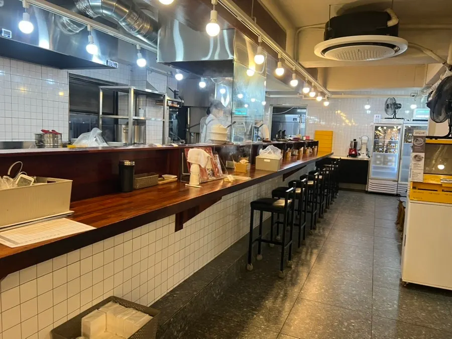 오레노라멘 강남점 실내 공간