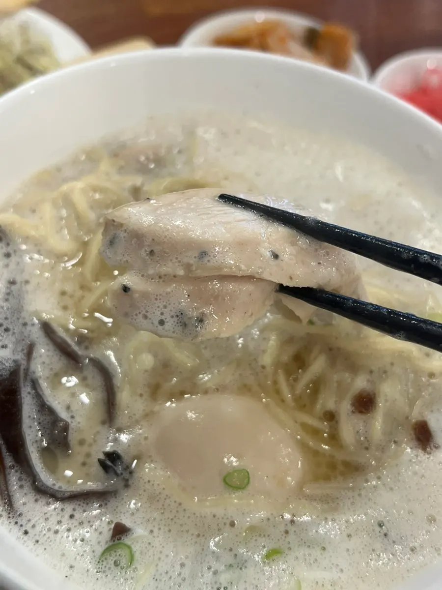 목이버섯과 반숙란 고명