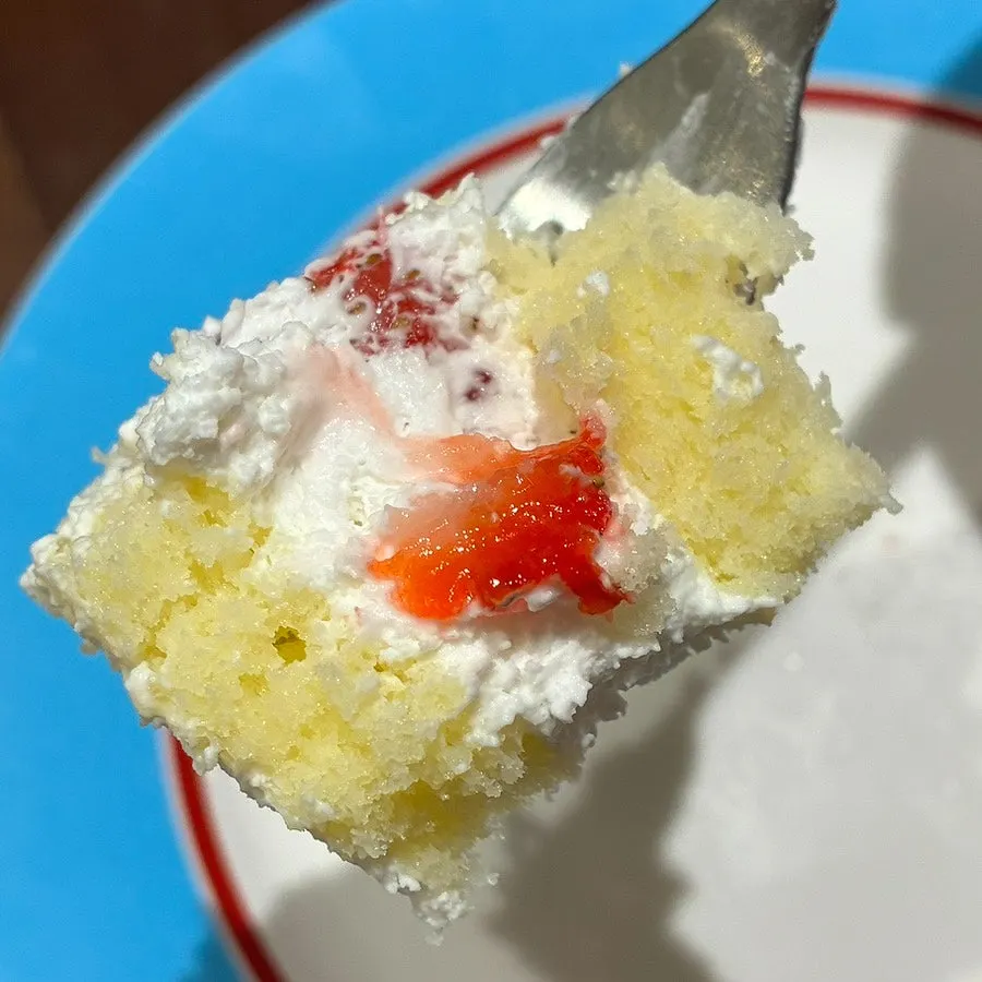 피치 베리 케이크 옆 단면