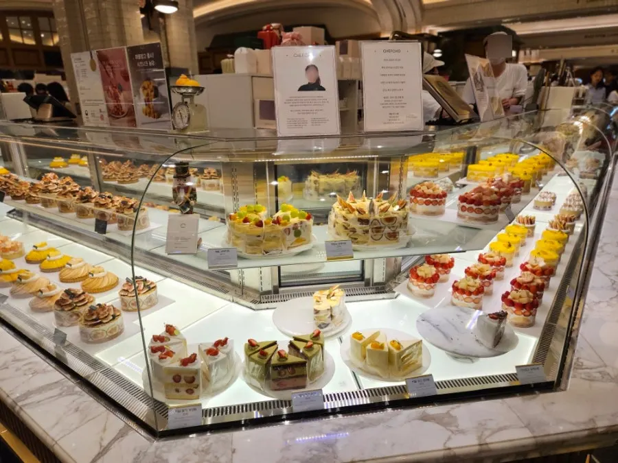 リアルマンゴーローズのホールケーキ