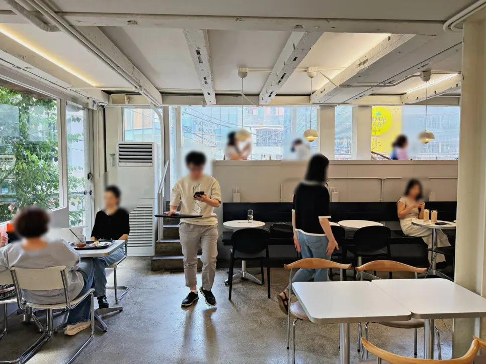 White-toned B1 seating area
