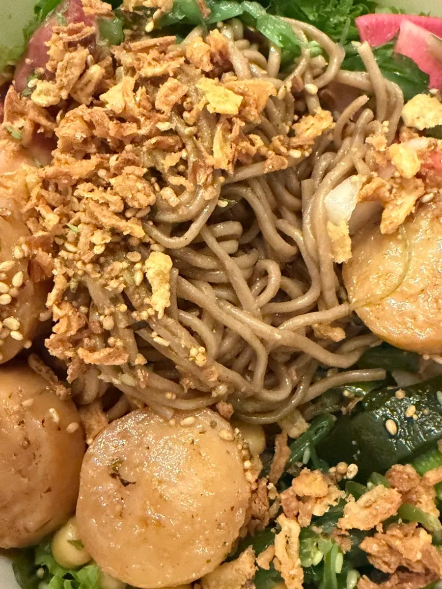 Soba noodle base poke with onion flakes