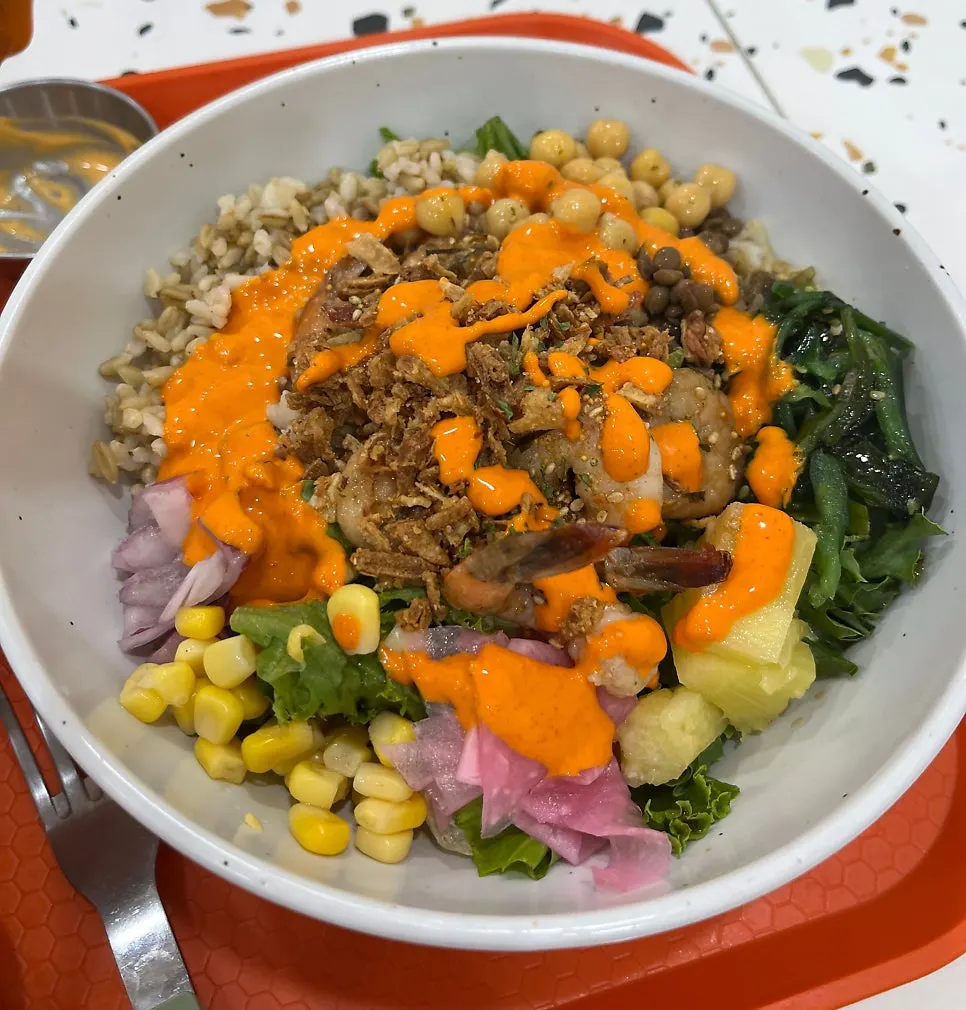 A filling poke lunch near Gangnam Station