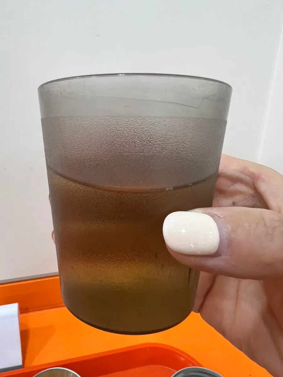 포케와 함께 마신 루이보스티 컵