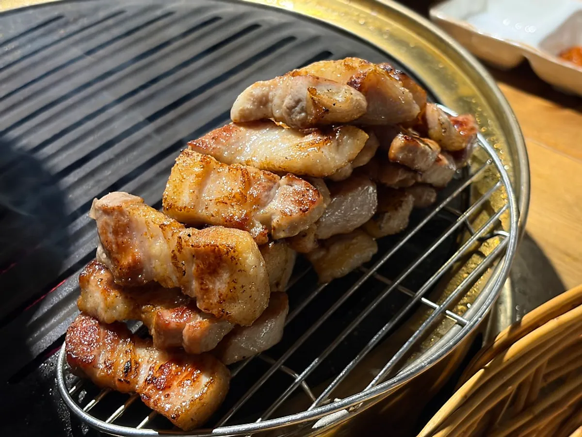 노릇하게 익은 숙성삼겹살