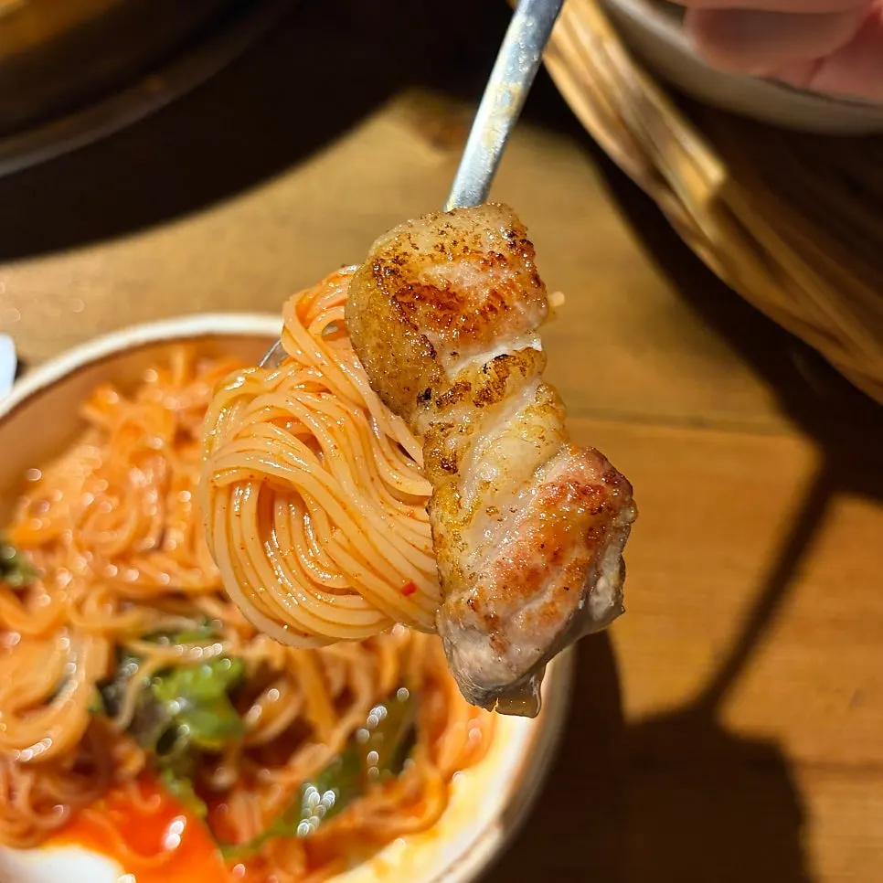 고기에 어리굴젓 올린 한 점
