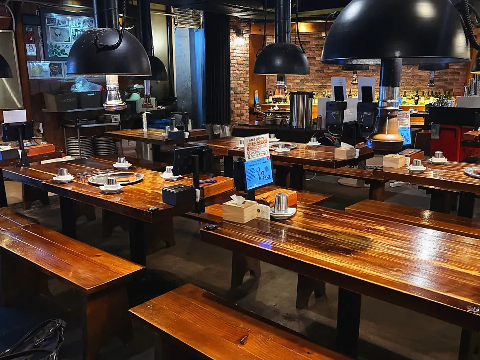 Interior atmosphere at Bongu Hwarro