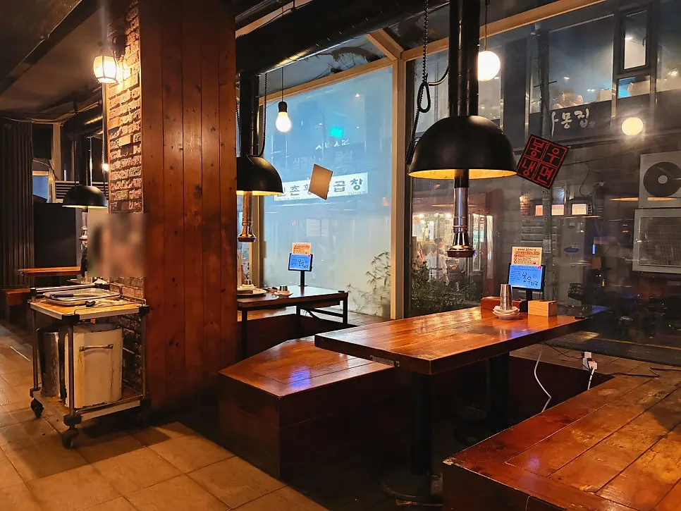 Dining space at Bongu Hwarro