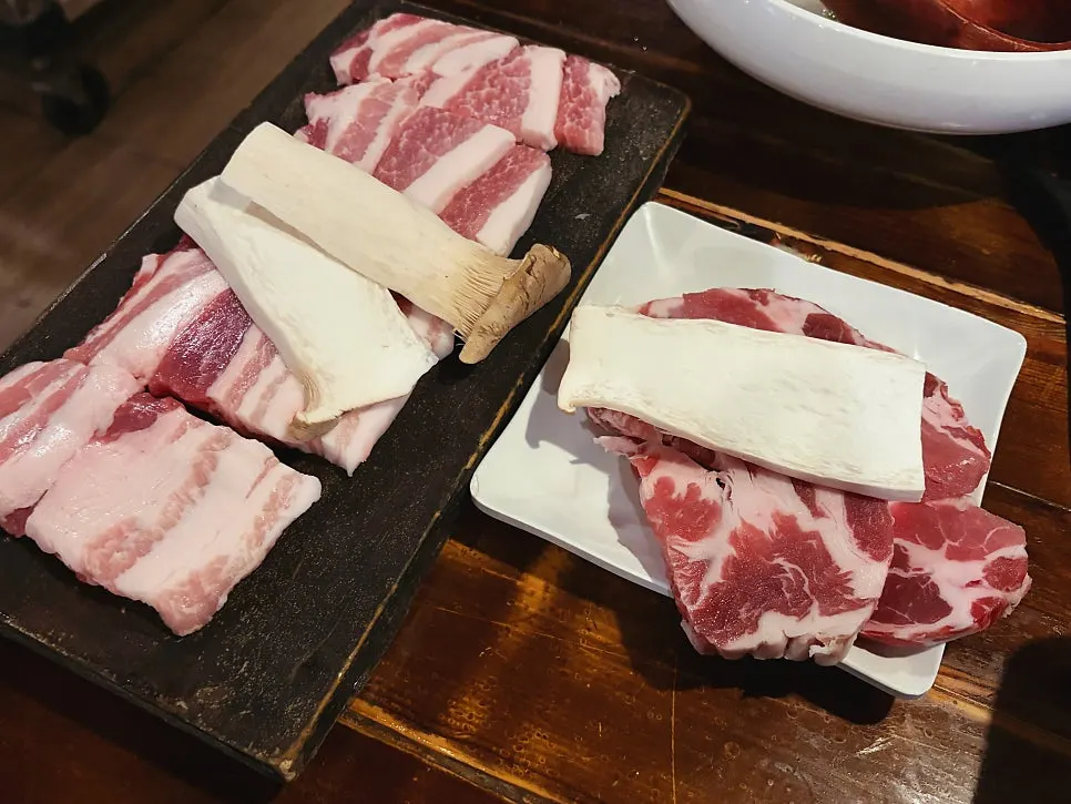 Ordering from the menu at Bongu Hwarro