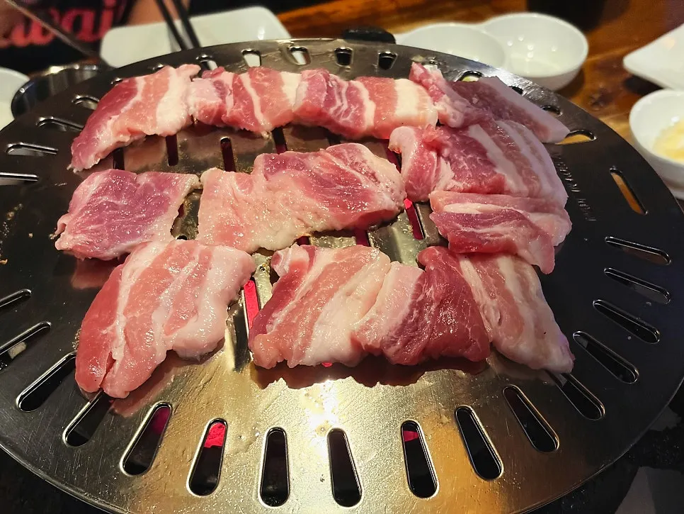 Golden-browned grilled pork belly