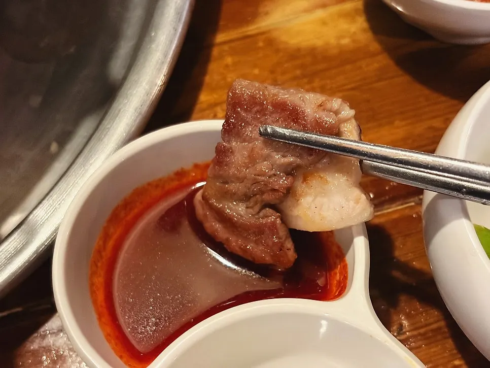 Pork belly eaten with side dishes