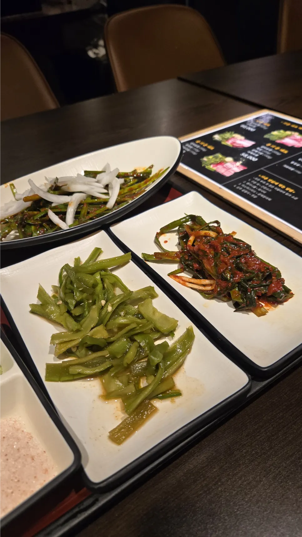 Meat with minari, zucchini, and scallions