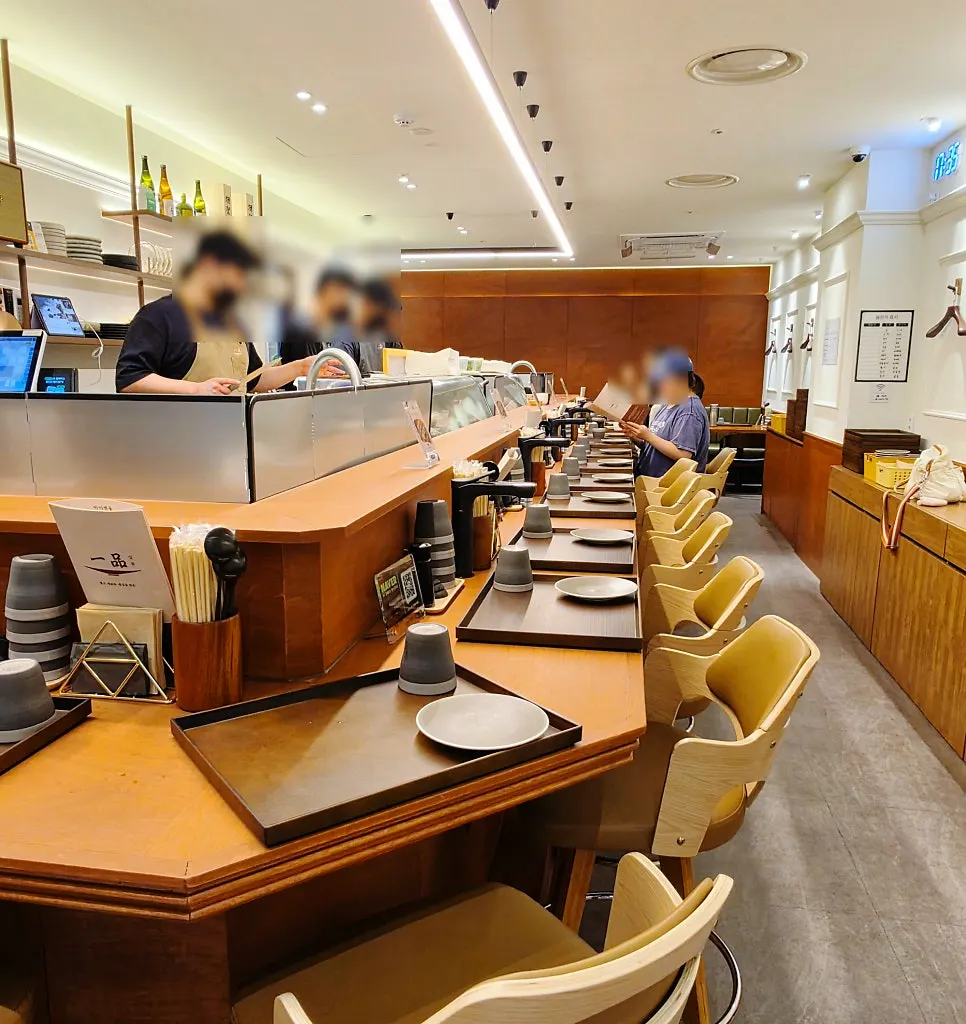 Ilpum Gangnam Branch table seating
