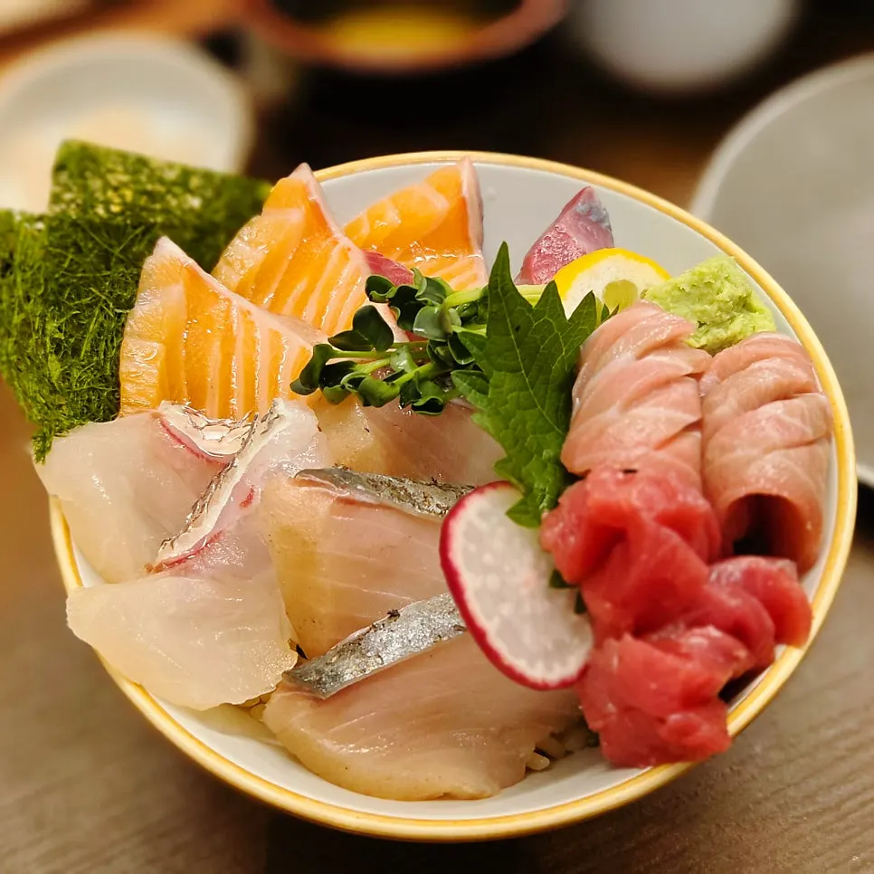 Special Sashimi Don and Premium Kaisendon