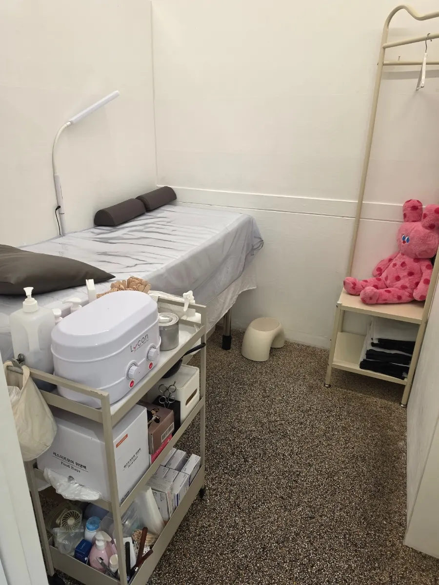 Low-irritation waxing treatment and soothing care