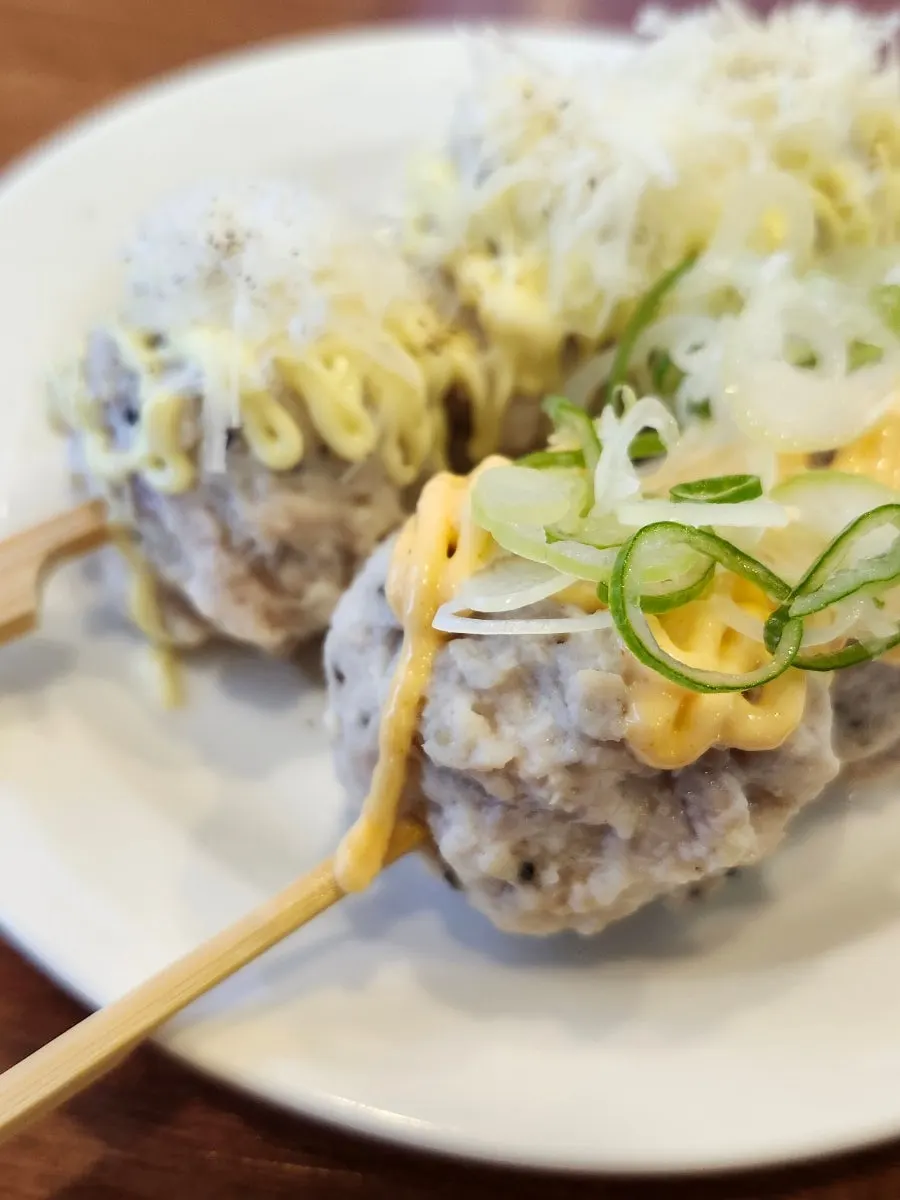 꼬치에 꽂아 낸 모듬쯔꾸네