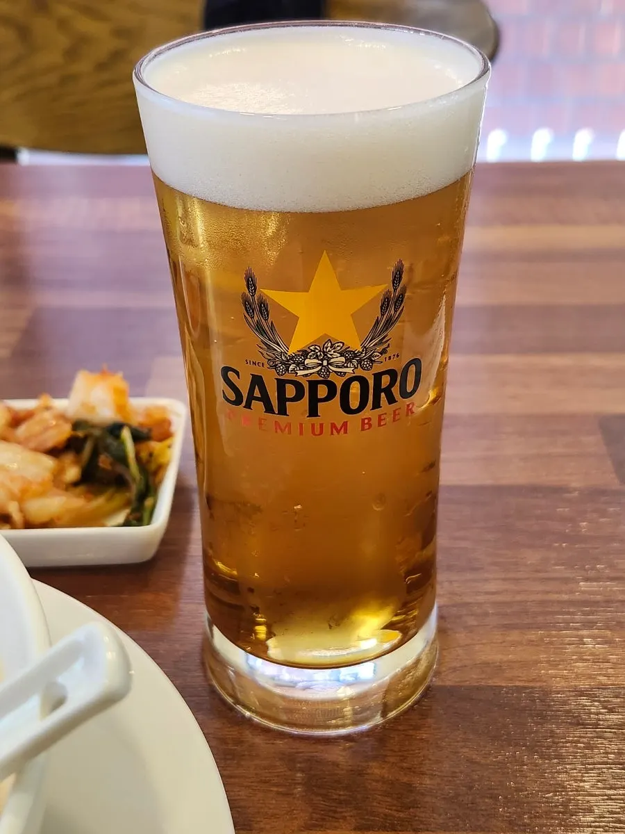 라멘과 쯔꾸네로 차린 식사 구성