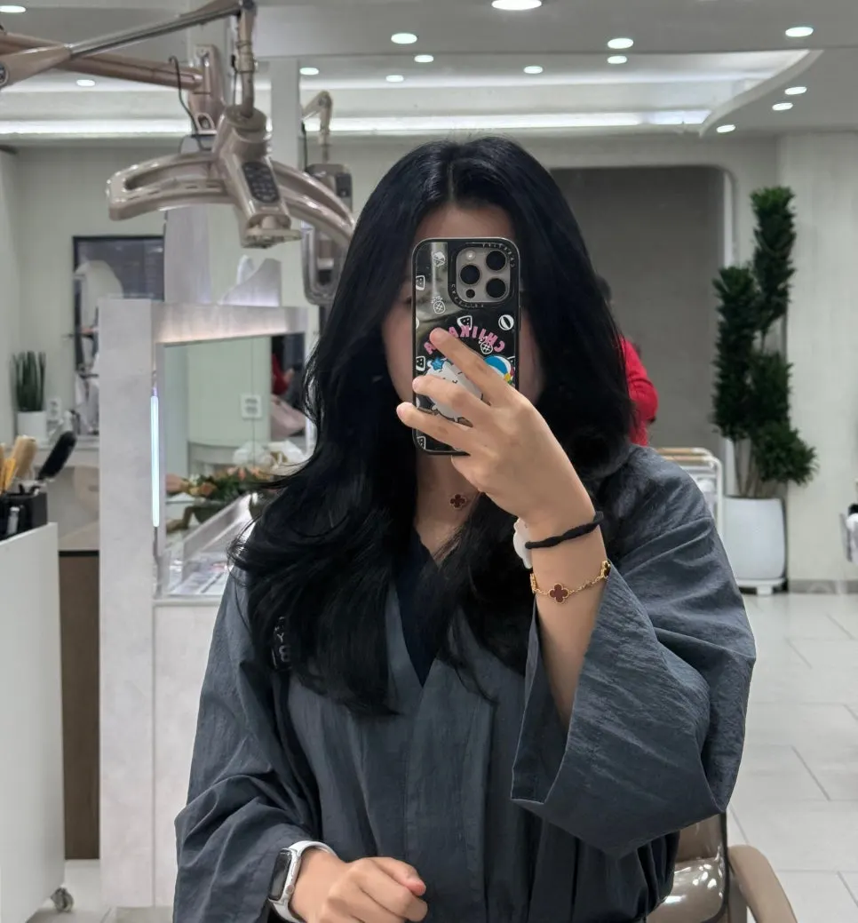 Black hair with a blue tint under light