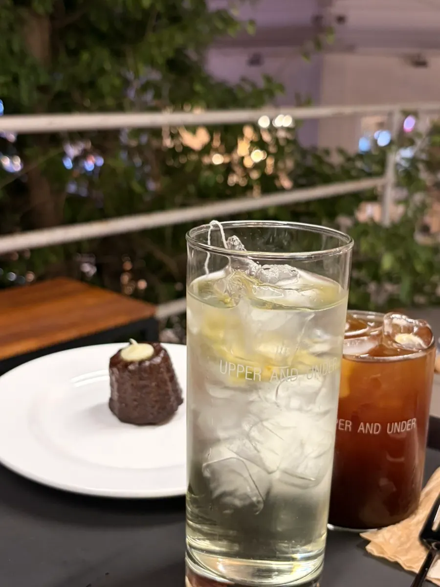 Hibiscus tea at Upper and Under