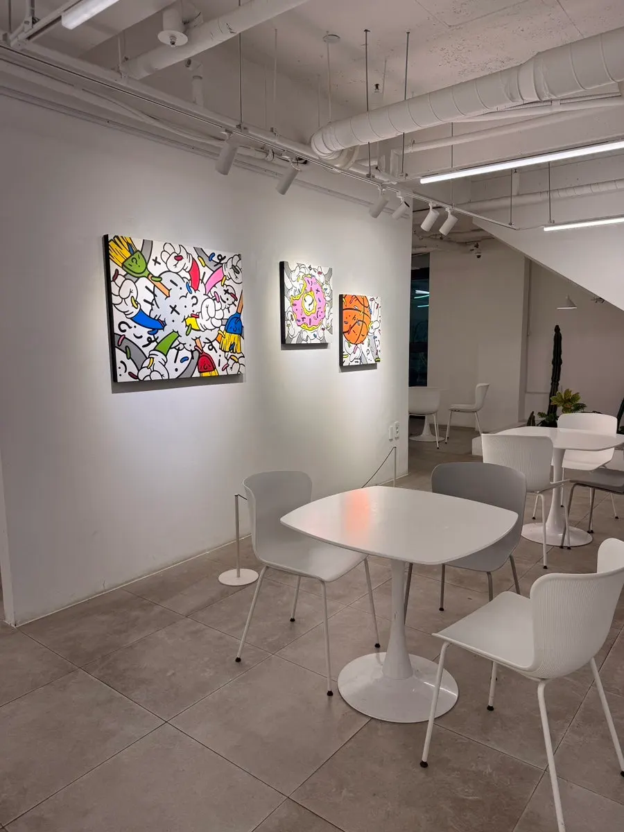 Café seating divided by floor