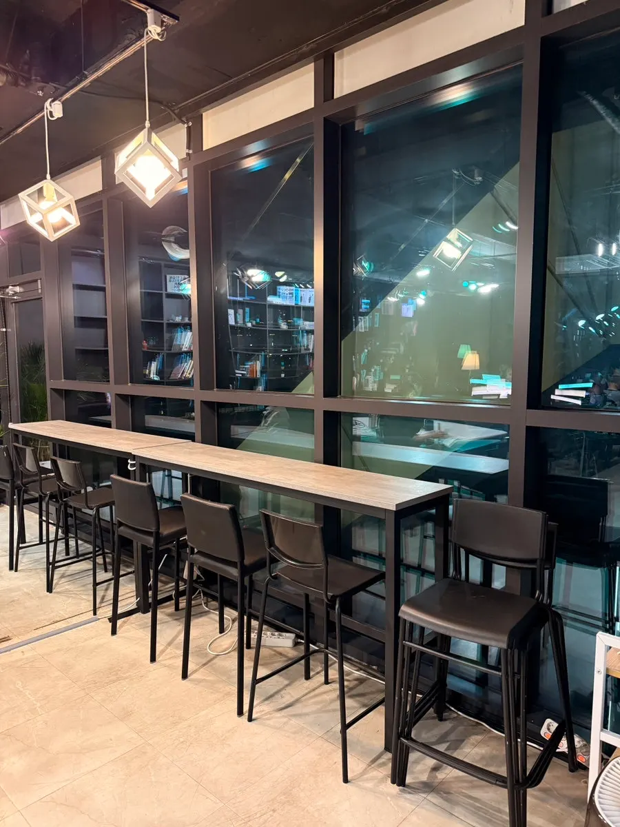 Quiet eighth-floor space with a study-café feel