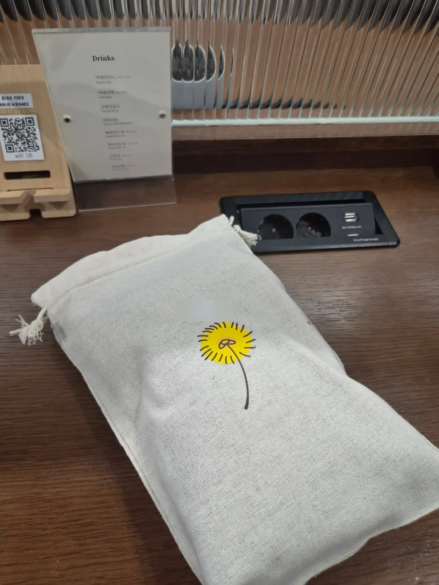 Hair salon seats equipped with power outlets