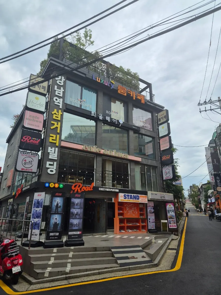 Exterior of Heeol Hair Gangnam flagship store