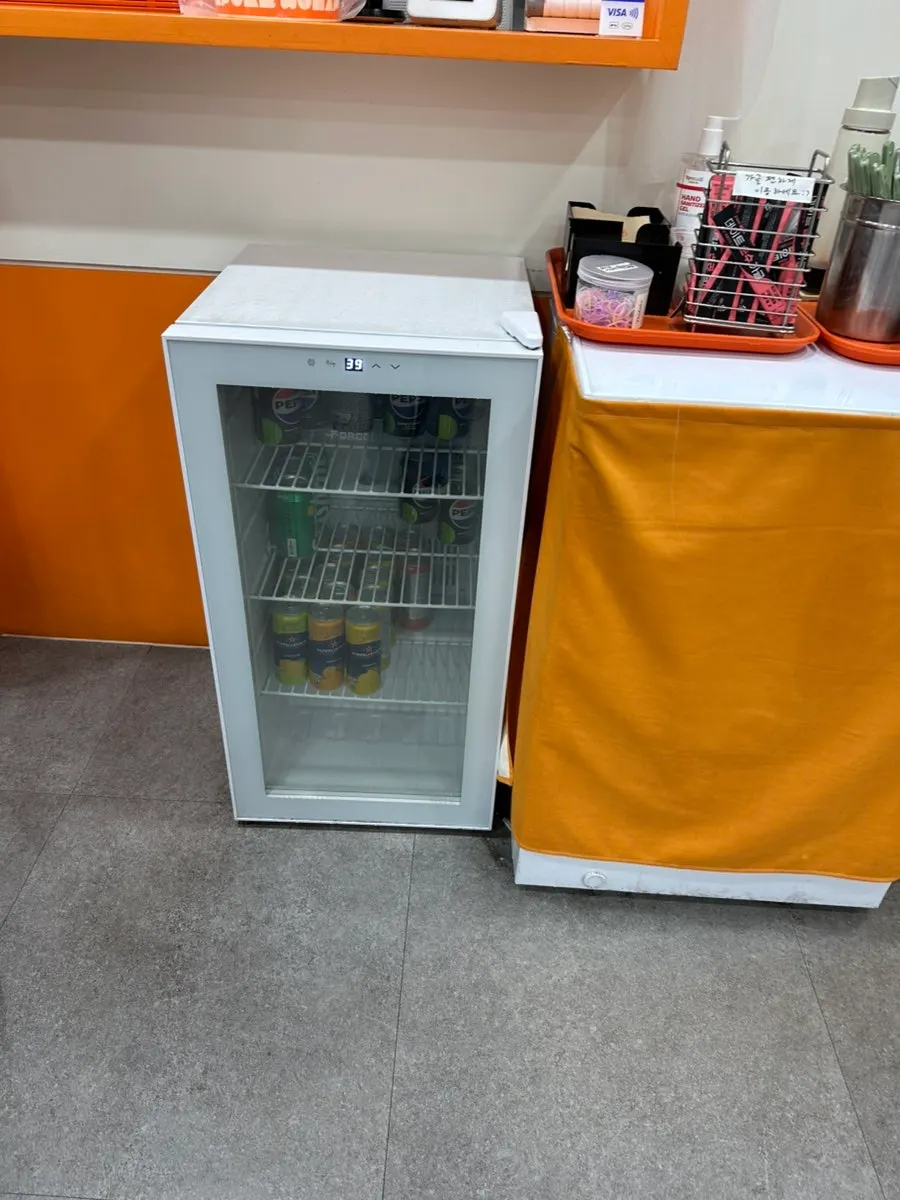 店内の座席とテーブル