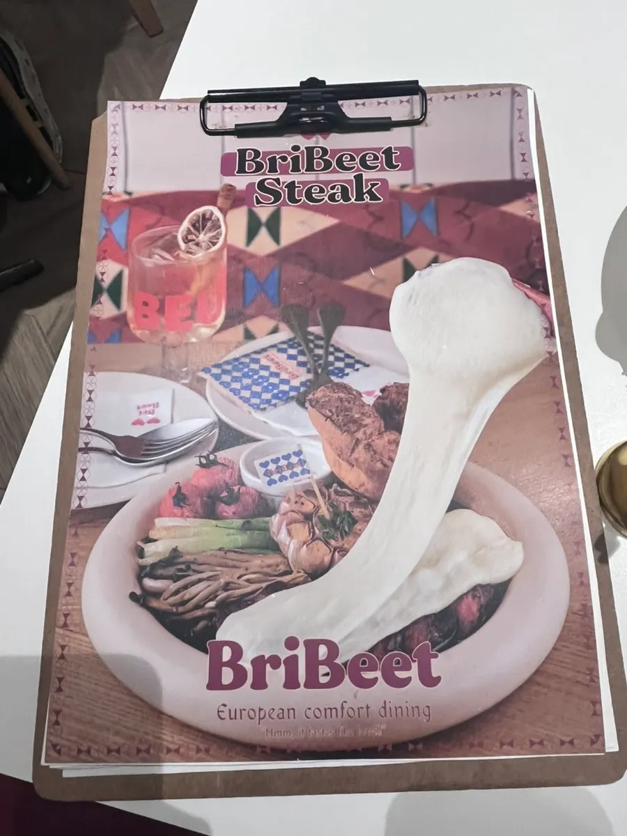 파스타와 피자 메뉴가 있는 메뉴판