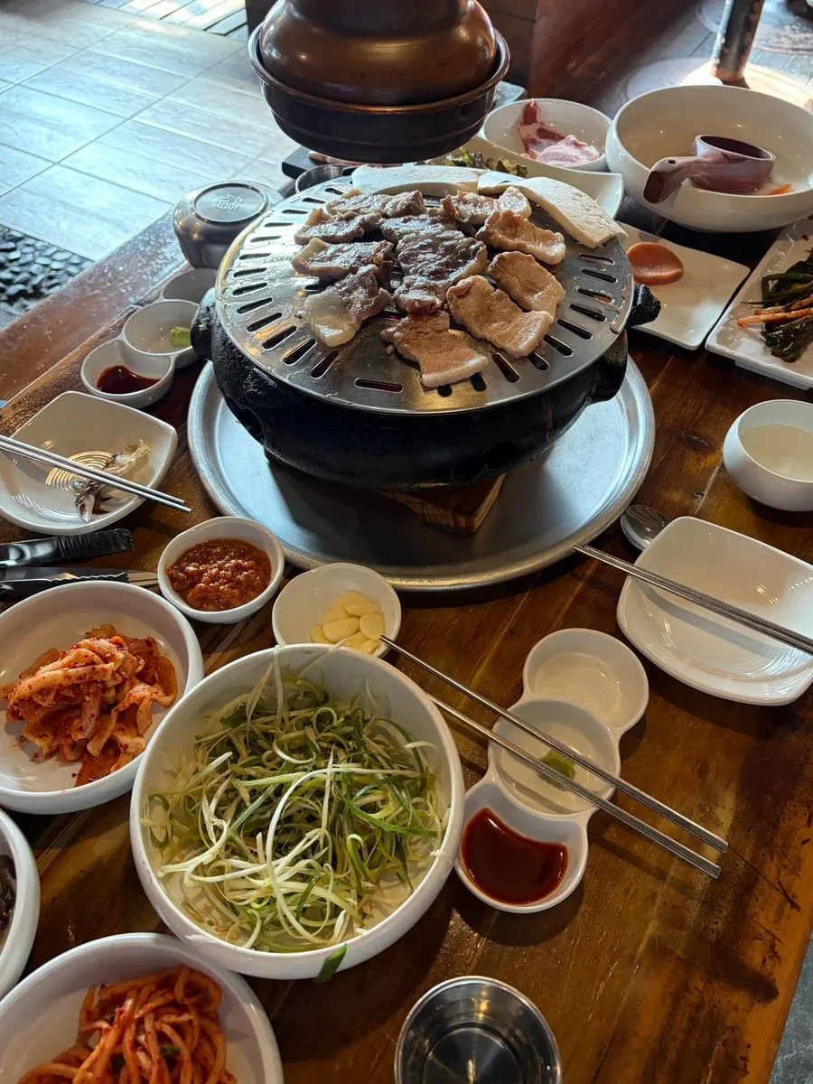 두툼하게 구운 이베리코 목살