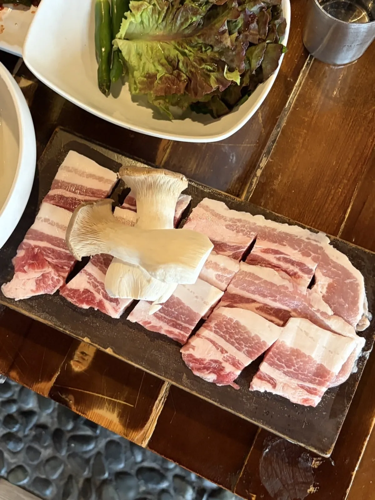 반값으로 추가 주문한 삼겹살 2인분