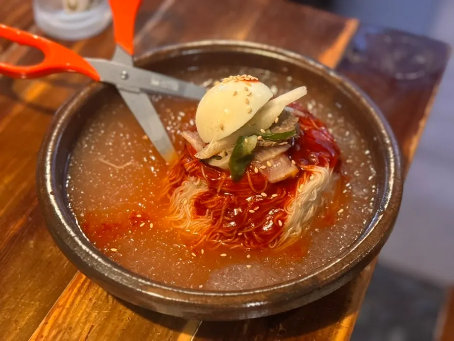삼겹살과 함께 주문한 불냉면