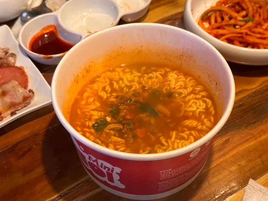 새우가루를 넣은 라면 국물