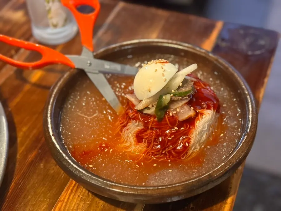 식사를 마친 봉우화로 테이블