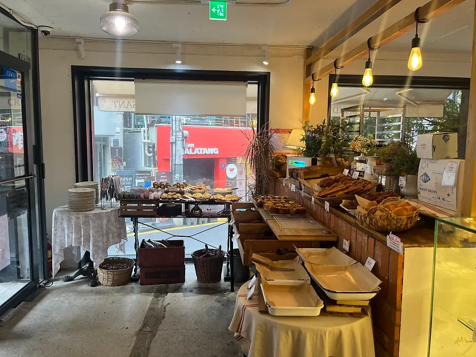 Bakerist Brown bread display counter