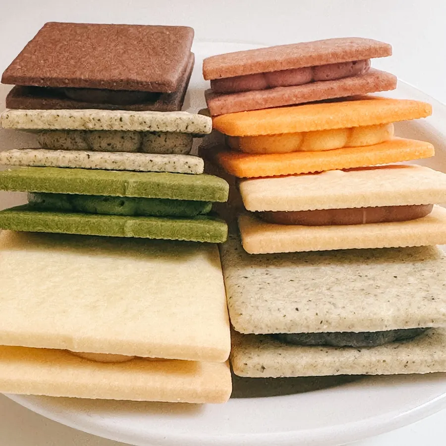 강남샌드 8종을 나란히 놓은 모습