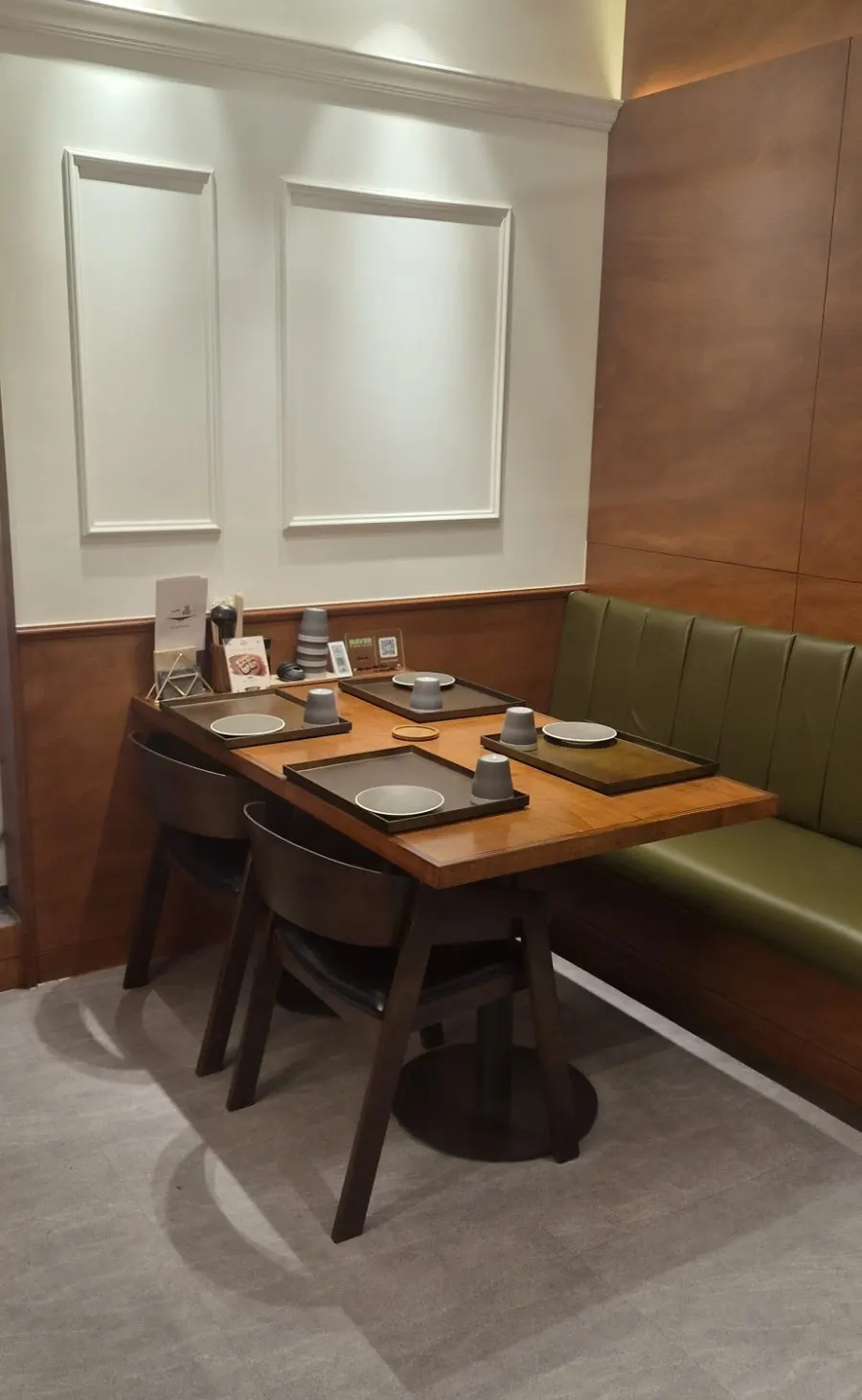 Solo dining area at Ilpum Gangnam Branch