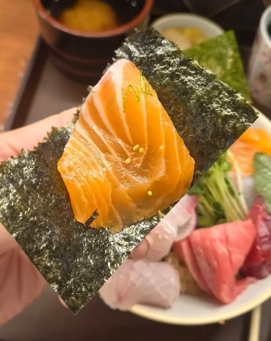 A bowl of aged sashimi rice bowl