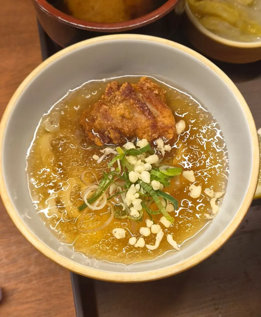 Kaisendon with accompanying dishes
