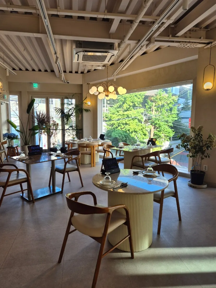 The Mignon Seoul second-floor space