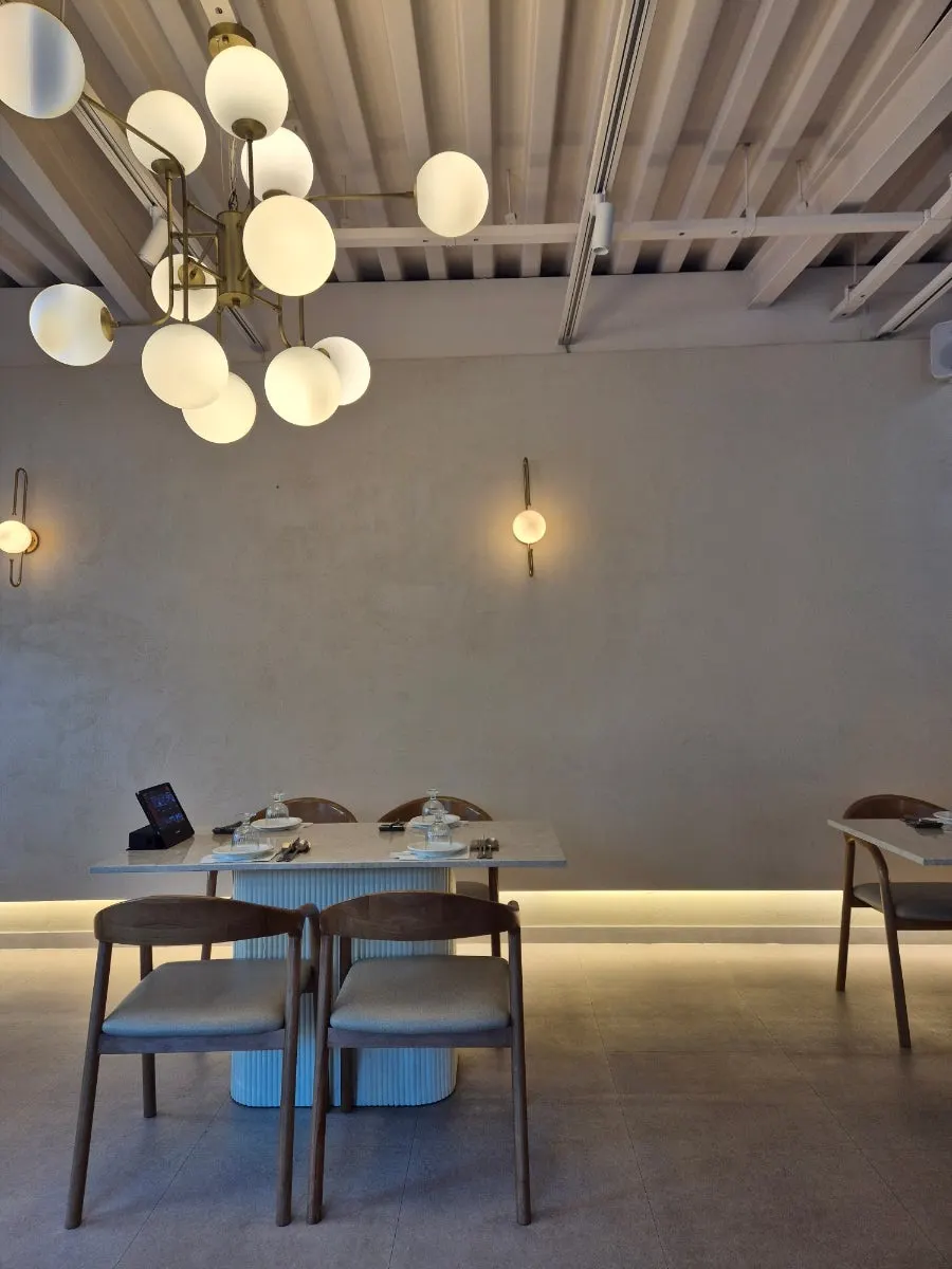 A restaurant space good for conversation