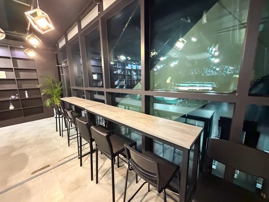 강남역 식후 디저트 카페 스테인리스 컵 딸기라떼와 초코바나나, 셀렉티드닉스