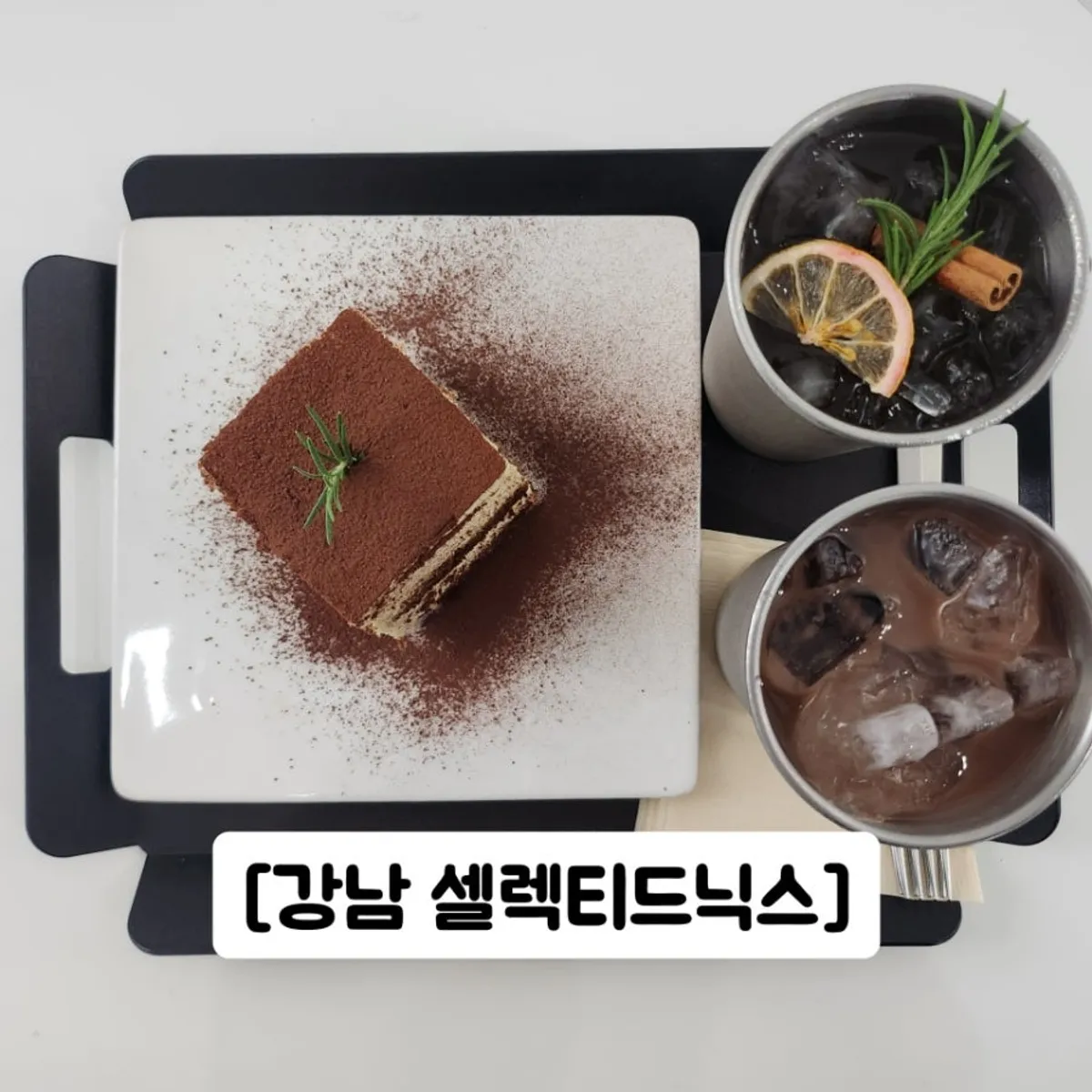 Main photo of Selected Nicks, a large café near Gangnam Station