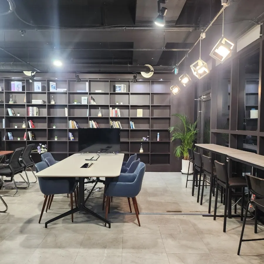 Large table seating for groups