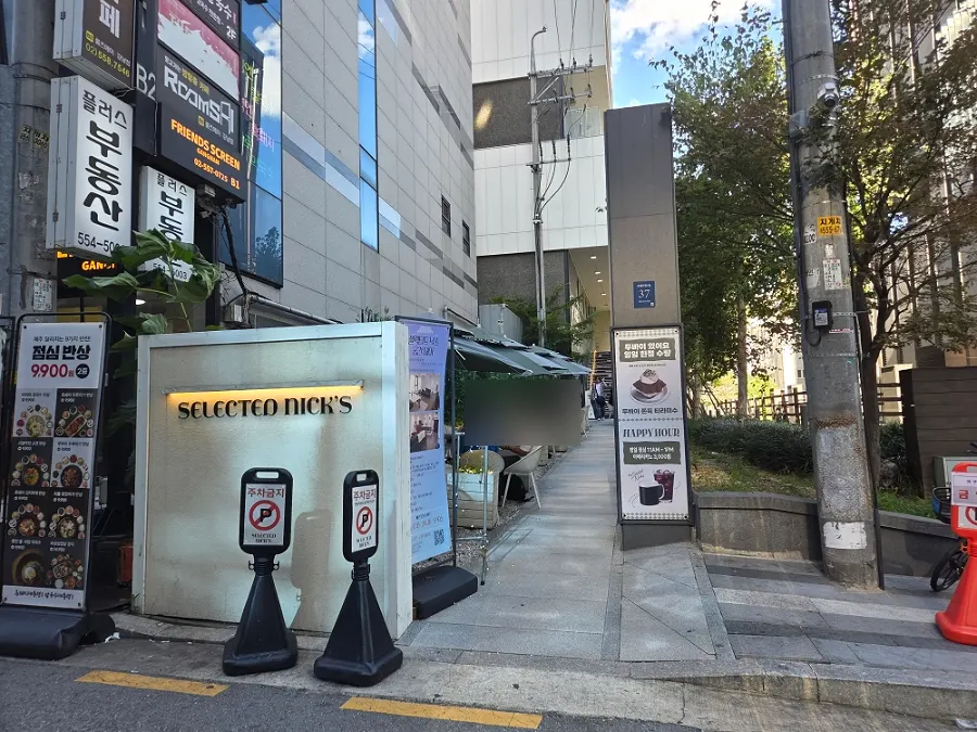 Exterior of Selected Nicks, a large café near Gangnam Station