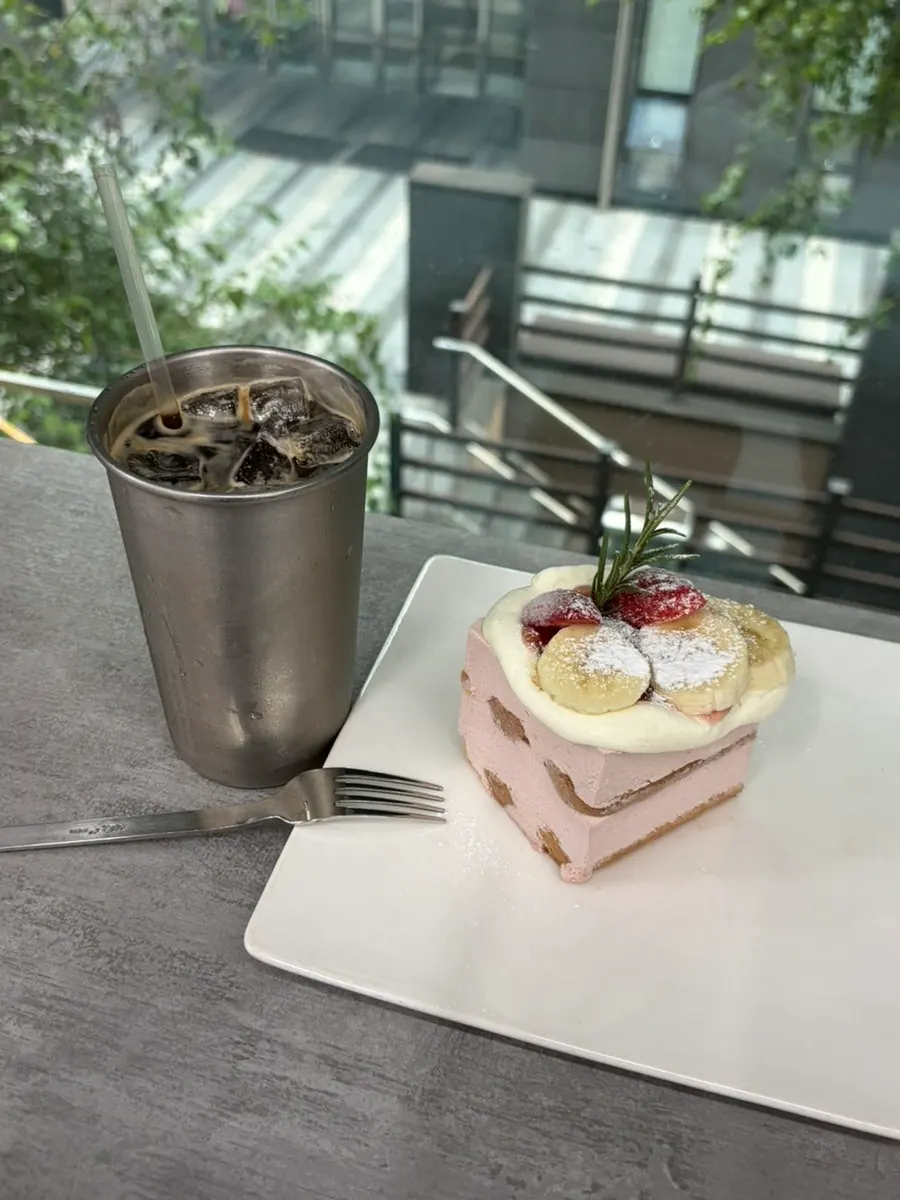 층별 좌석 수가 적힌 안내판
